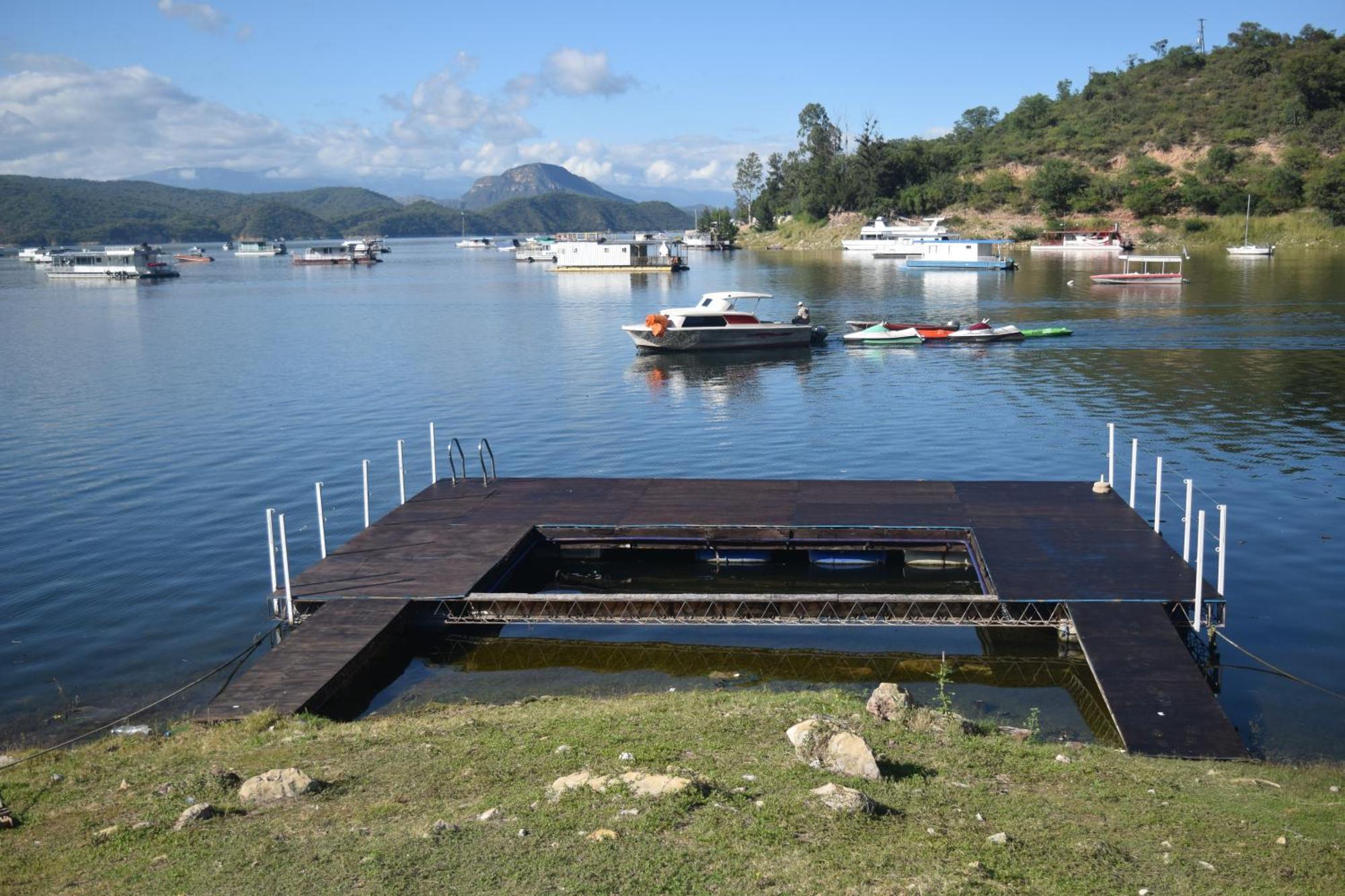 Terrazas Del Lago Cabra Corral Exterior photo